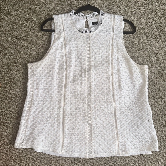 Banana Republic Tops - Banana Republic Lace Sleeveless Tank
